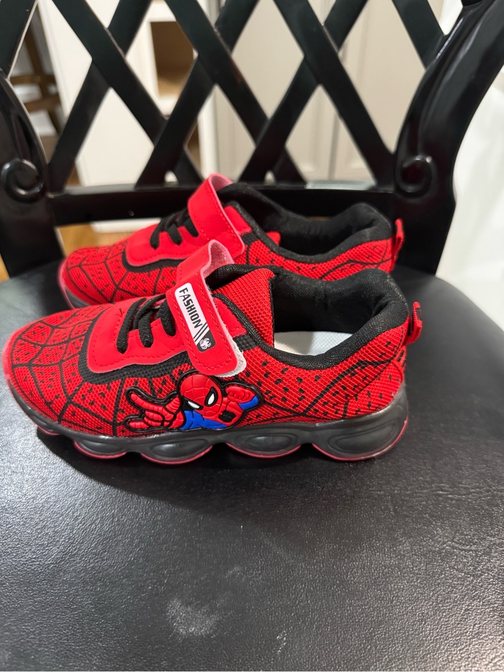 Kids light up Red Spider-Web Athletic Sneakers with Hook-and-Loop Strap size 32